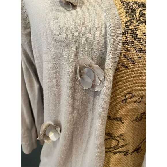 Ann Taylor Loft Women's XL Beige Floral Appliqué Cardigan Sweater - Picture 3 of 13
